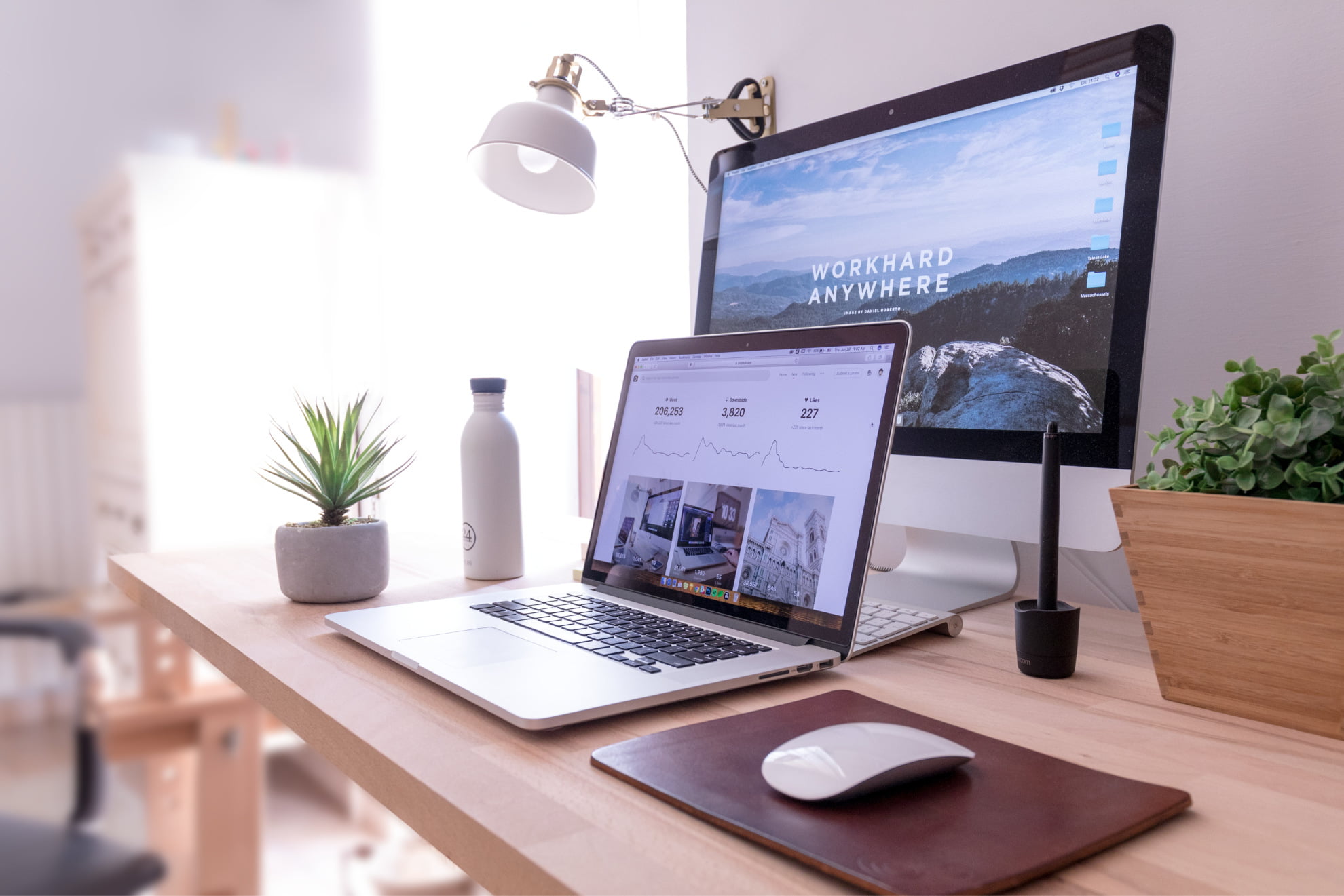 Computer mit Laptop. Günstiger Webdesigner in Dortmund